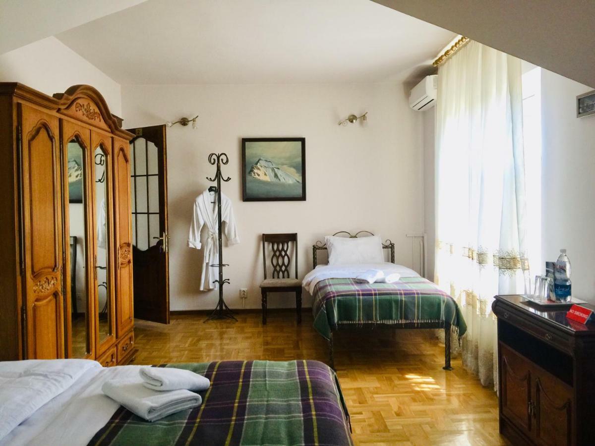 Astoria Garden Hotel Bishkek Exterior photo